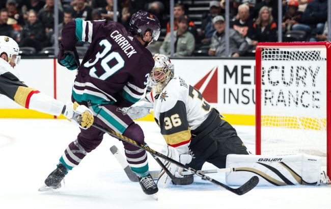 Форвард "Анахайма" з вирішальним дублем став головною зіркою вечора НХЛ: відео