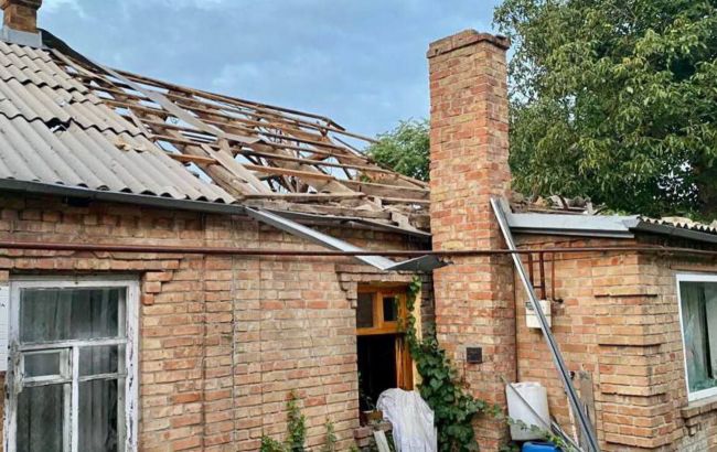 Били по храму, школе и домам: россияне выпустили 15 снарядов по Никополю