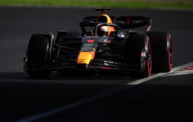 Ферстаппен виграв кваліфікацію в Японії, "Макларен" доповнив перший ряд