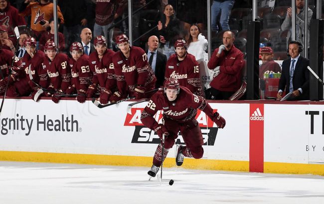 Юніор "Арізони" з дебютним хет-триком став головною зіркою вечора НХЛ: відео