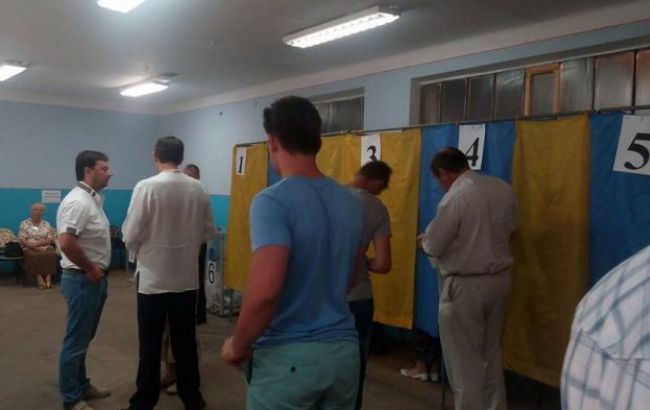 На избирательных участках 205 округа в Чернигове много депутатов, - "ОПОРА"