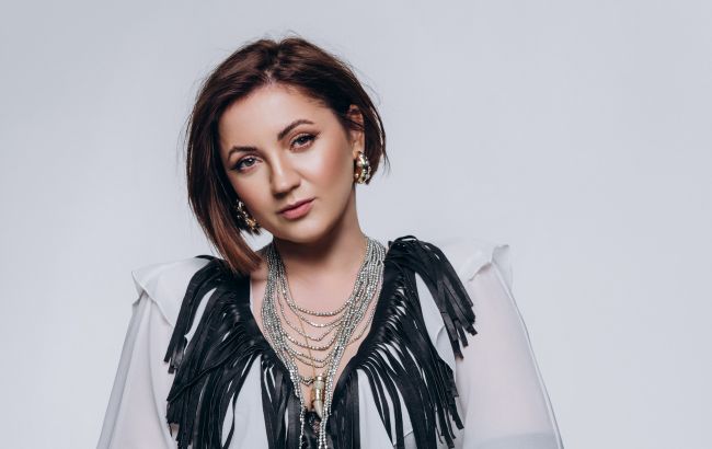 С сыном и детьми Мирошниченко: Цибульская записала колядку, от которой тепло на душе