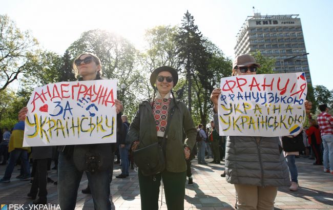 Украинцы назвали нации, к которым относятся хуже всего