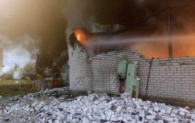 Под Киевом на территории предприятия возник пожар