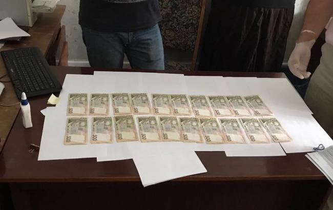 В Умані на хабарі затримали начальника юридичного відділу податкової інспекції