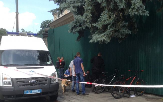 Возле Рады нашли предмет, похожий на взрывчатку