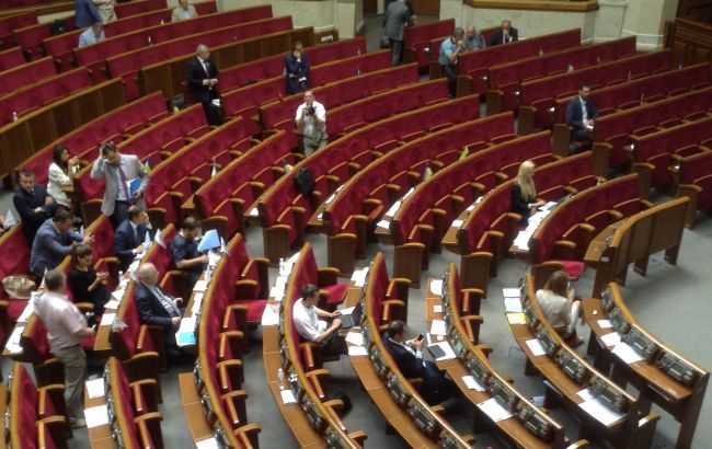 "Народный фронт" ушел с заседания Рады из-за топлива Курченко