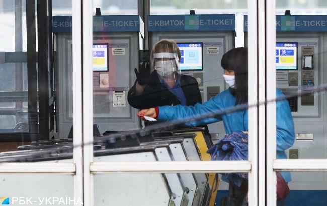 В метро Киева показали ноу-хау с оплатой проезда: откопали технологию 90-х