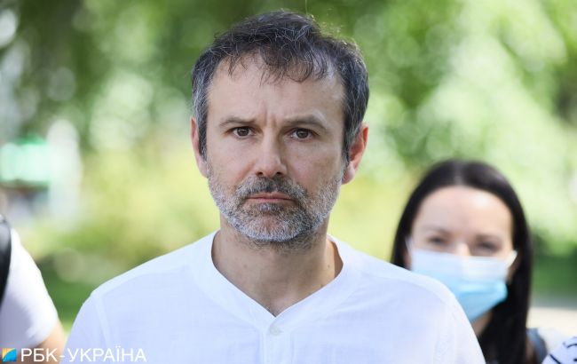 Лишились голоса: почему Вакарчук уходит из Верховной рады и кто его заменит