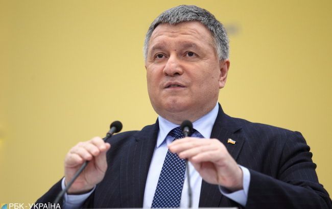 Аваков: Украина начнет возвращаться к нормальной жизни не ранее 15 мая