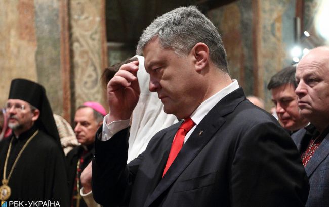 Атеїстів на фронті немає, - Порошенко