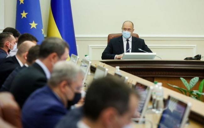 Кабмин снизил тариф на электроэнергию для населения