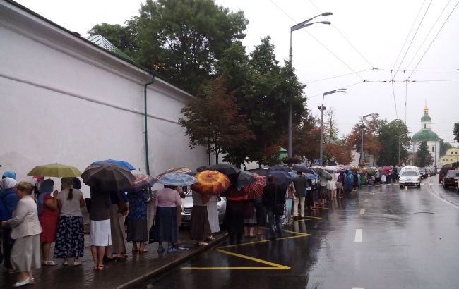 У Києво-Печерській лаврі проходить Божественна літургія