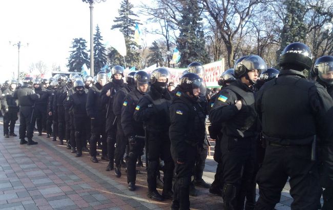 Около тысячи правоохранителей охраняют здание Рады