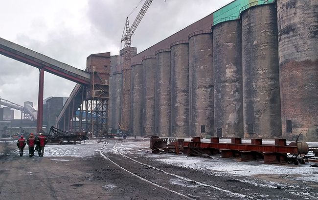 НБУ сравнил потери экспортеров от курса доллара и падения мировых цен