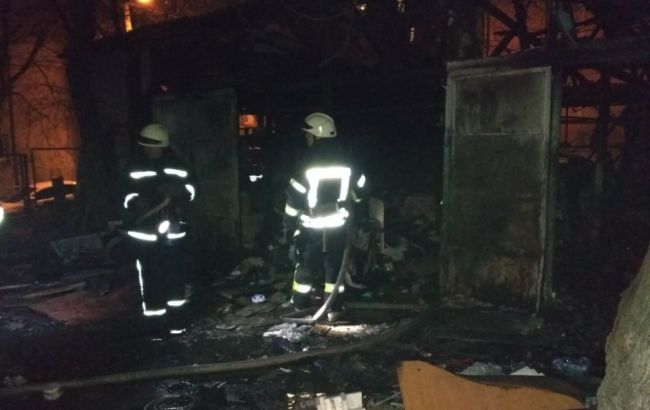 В Киеве на пожаре погибли два человека