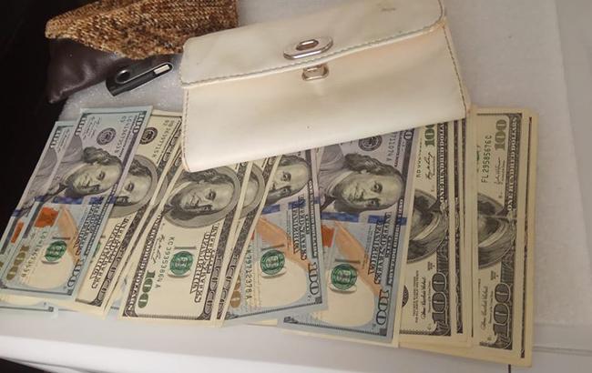 В Черкасской области прокурора и адвоката разоблачили во время получения взятки