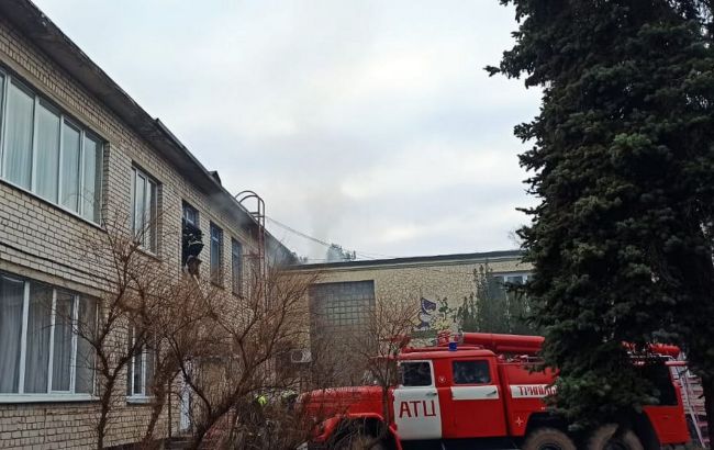 Под Киевом загорелся детский сад, эвакуировали более 100 детей