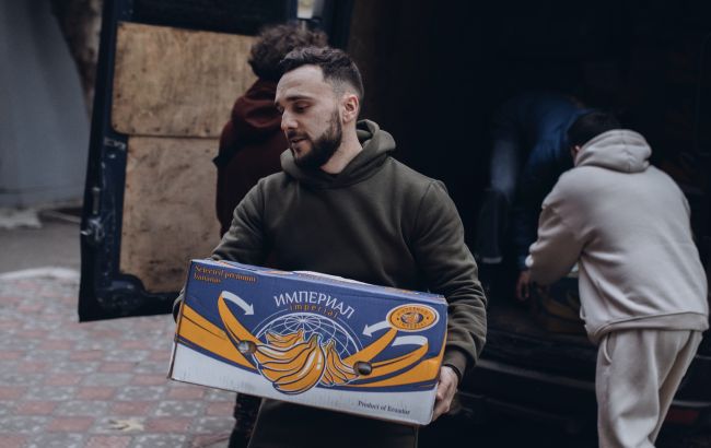 Відомий блогер Олександр Заліско передав гуманітарну допомогу мешканцям Херсона