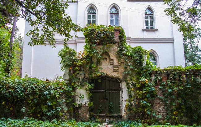 Досліджуємо Слобожанщину: дендропарк, розкішний "цукровий" палац, музей з картинами Малевича і Пікассо