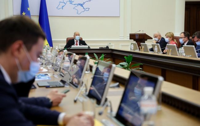 На подготовку детей из бедных многодетных семей к школе выделили по 2000 гривен