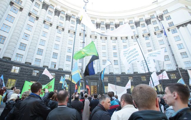 Профсоюзы под Кабмином митинговали против ликвидации ПТУ