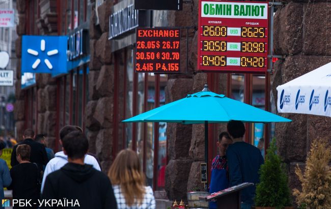 Доллар и евро немного выросли на наличном рынке