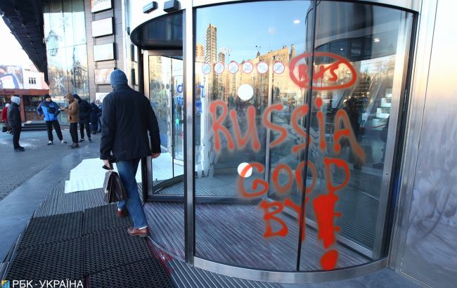 Розваги та покупки під час війни: більшість українців за самообмеження