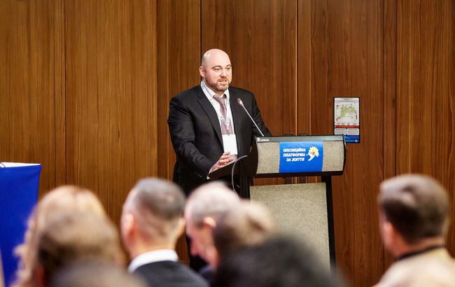 Столар: влада повинна терміново закупити обладнання і захист для лікарів