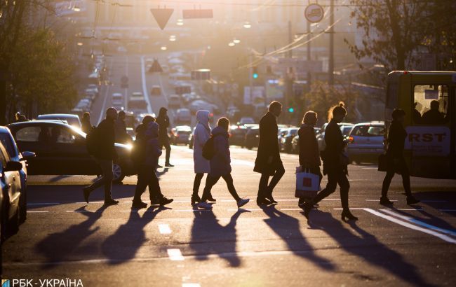 Мінлива хмарність та сніг на півночі: прогноз погоди на сьогодні