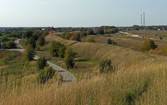 На Київщині знищують археологічну пам&rsquo;ятку Змієві вали, щоб збудувати котеджі, - ОДА