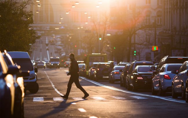 Правила дорожнього руху для пішоходів: поліція нагадала, що заборонено