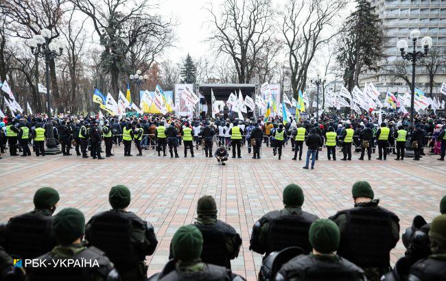 Протесты ФОПов: демонстранты перекрывают входы в Раду