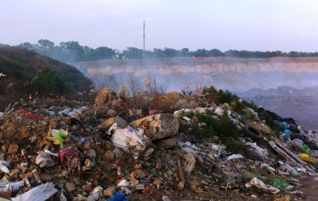 Спасатели ликвидировали пожар на свалке в Одесской области