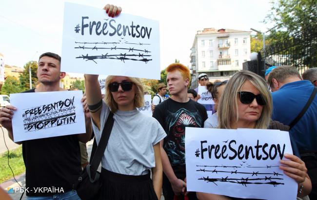 Спецкомиссия не приняла к рассмотрению обращение матери Сенцова о помиловании сына