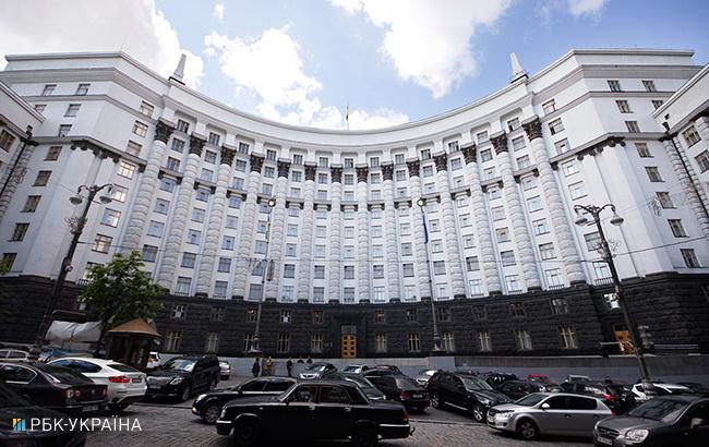 Кабмін прогнозує зростання середньої зарплати в 2019 до 10,5 тис. гривень