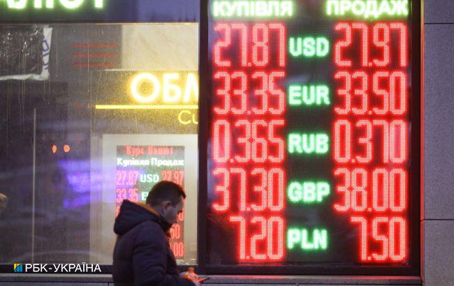 Ситуация на наличном валютном рынке: население продает доллары