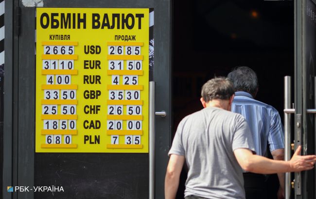 Доллар и &nbsp;евро снижаются на наличном рынке