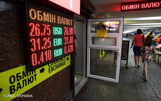 Аналітики очікують продовження зростання курсу долара