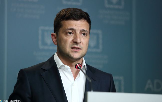 Зеленский хриплым голосом сообщил о простуде (видео)