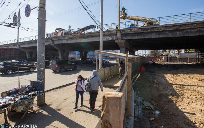 В Киеве перекрыли движение по проспекту Победы
