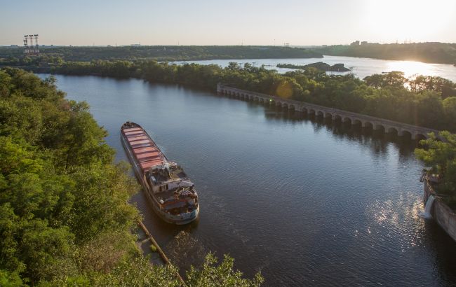 Возле Гвинеи пираты атаковали корабль. Моряков захватили в плен