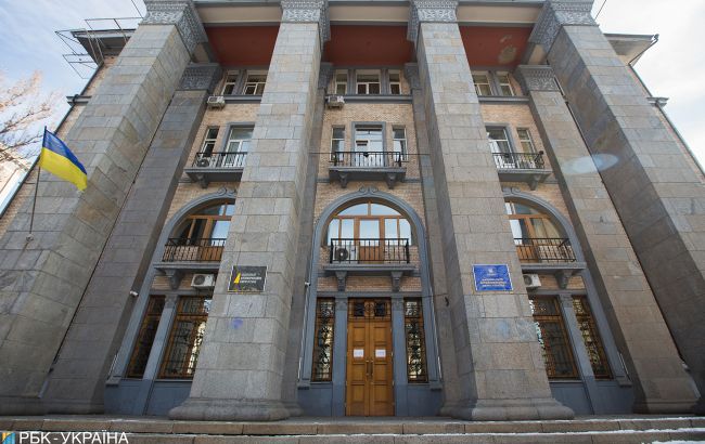 НАБУ проверяет закупку правительством защитных костюмов по завышенным ценам