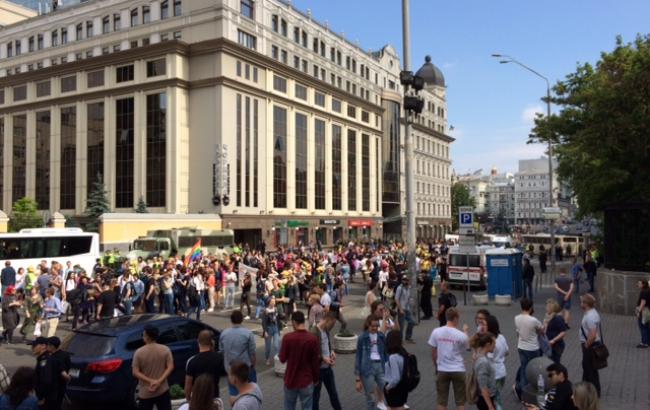 Во главе колонны Марша равенства произошла стычка между противником акции и полицейским