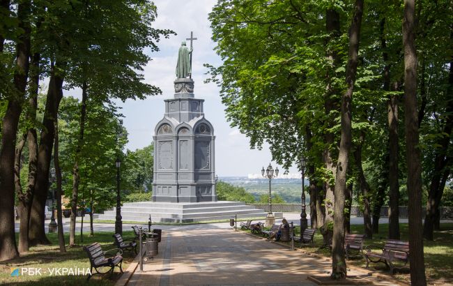 Дощі почнуть відступати, але поки без істотного потепління: прогноз погоди на сьогодні