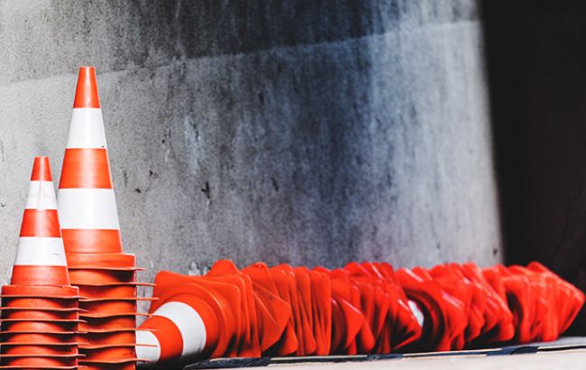 В Турции автобус сорвался со скалы, погибли минимум два человека