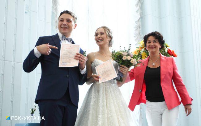 Шмыгаль: подать заявление в ЗАГС можно будет через "Дию"