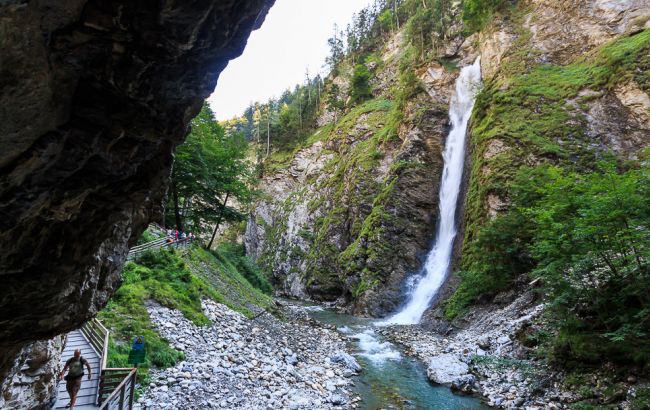В Австрии оползень заблокировал в ущелье 17 человек, есть пострадавшие