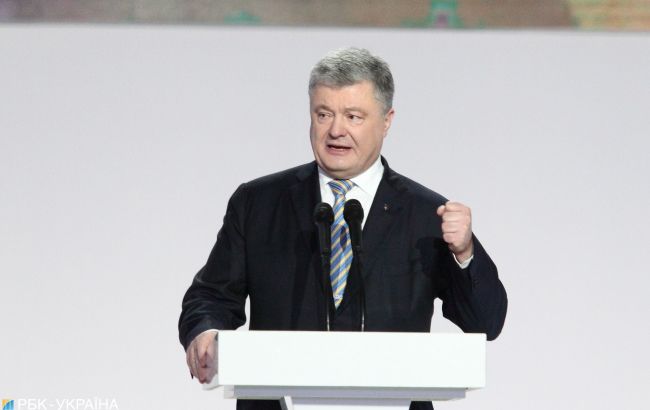 Порошенко одобрил продление моратория на продажу земли