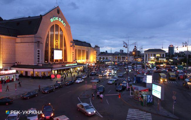 Залізничні вокзали Києва знову запрацювали після мінування